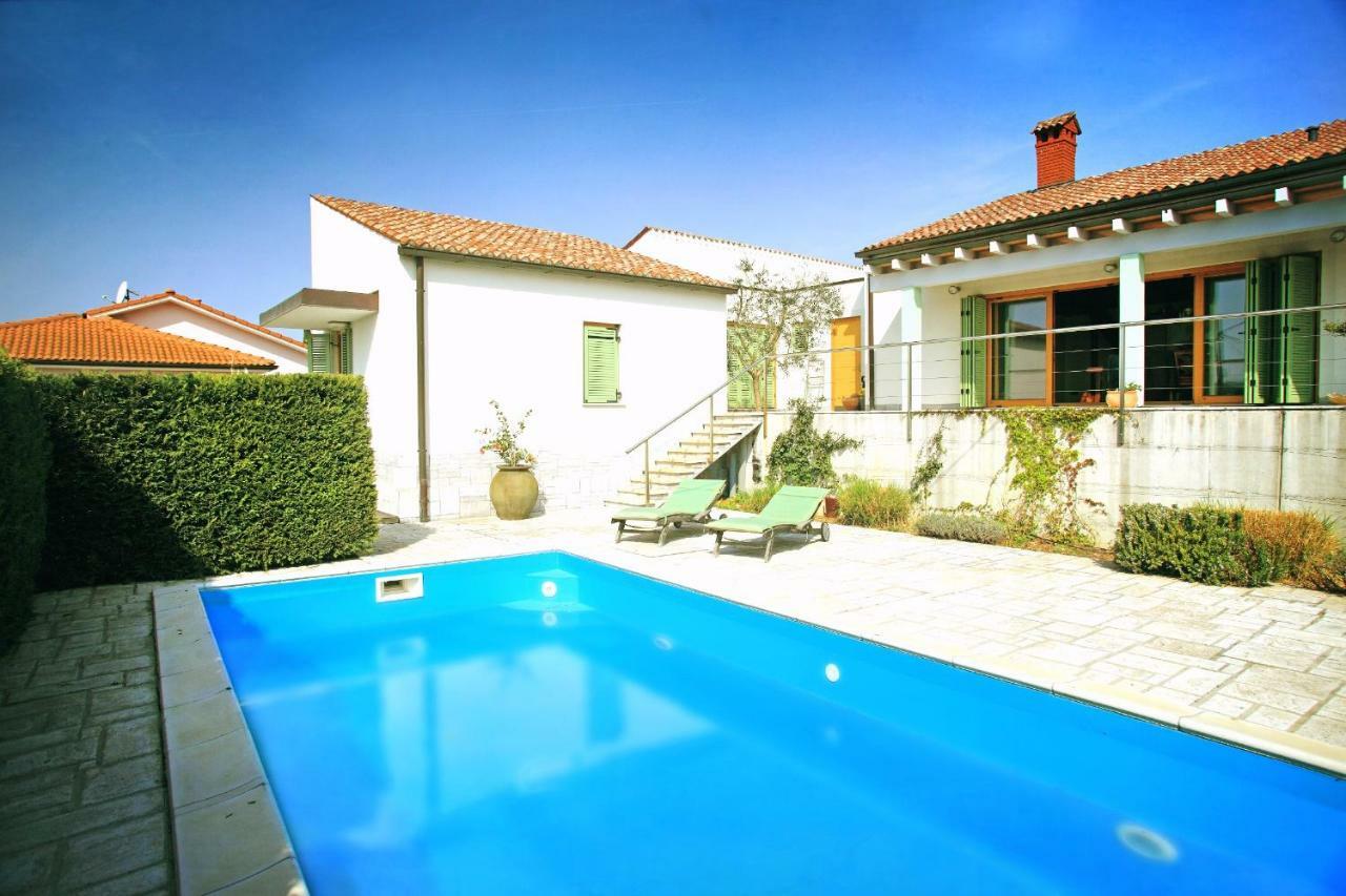 Spacious Villa In Parecag With A Swimming Pool Secovlje Exterior photo